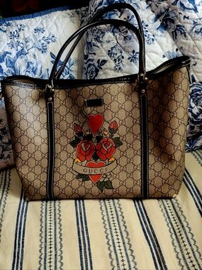 GUCCI GG Supreme Medium Joy Tote Tattoo Rose Hearts collection Authentic!